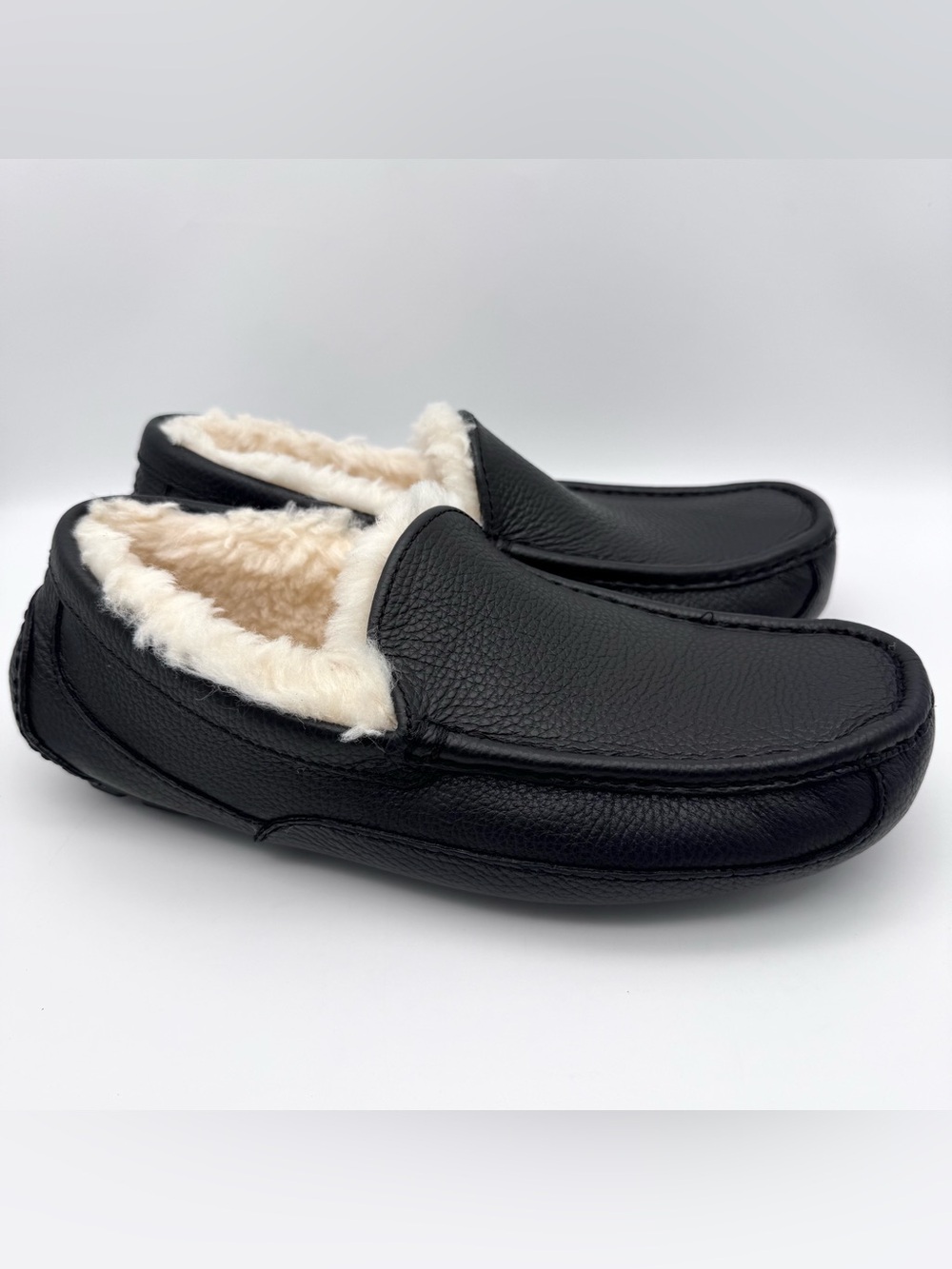 UGG Ascot Black Leather UGGpure Wool Lined Slippers Men's Size 9 NWOB